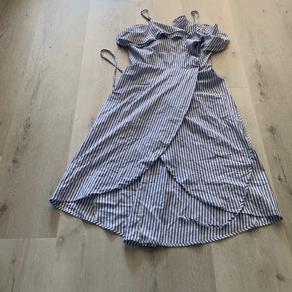 A New Day Blue & White Striped Faux‎ Wrap Dress Medium - Picture 2 of 7